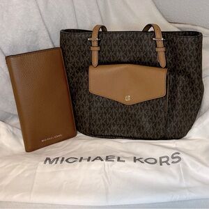 Michael Kors Shoulder bag and matching wallet